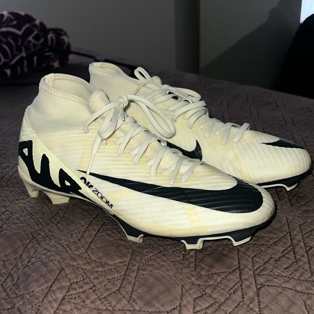 NIKE Mercurial Zoom Vapor 15 - Mens size 9